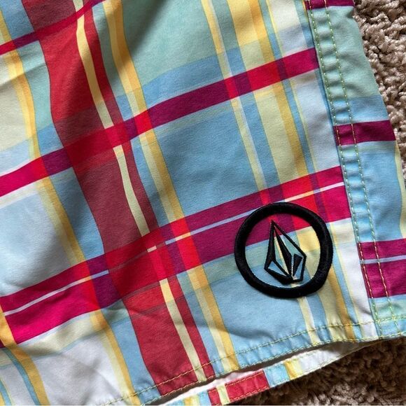 VOLCOM 32 Mens Swim BOARD SHORTS Plaid Surf Drawstring Red Blue Yellow Logo - Picture 2 of 6